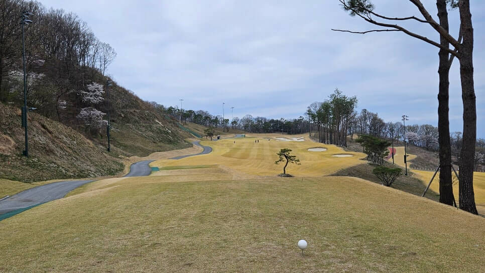 골프장 경험담 청주 세레니티cc 단순한 골프장이 아니라&amp;#44; 자연과 설계&amp;#44; 건축이 어우러진 공간 미학의 산물 완벽에 가까운 골프장