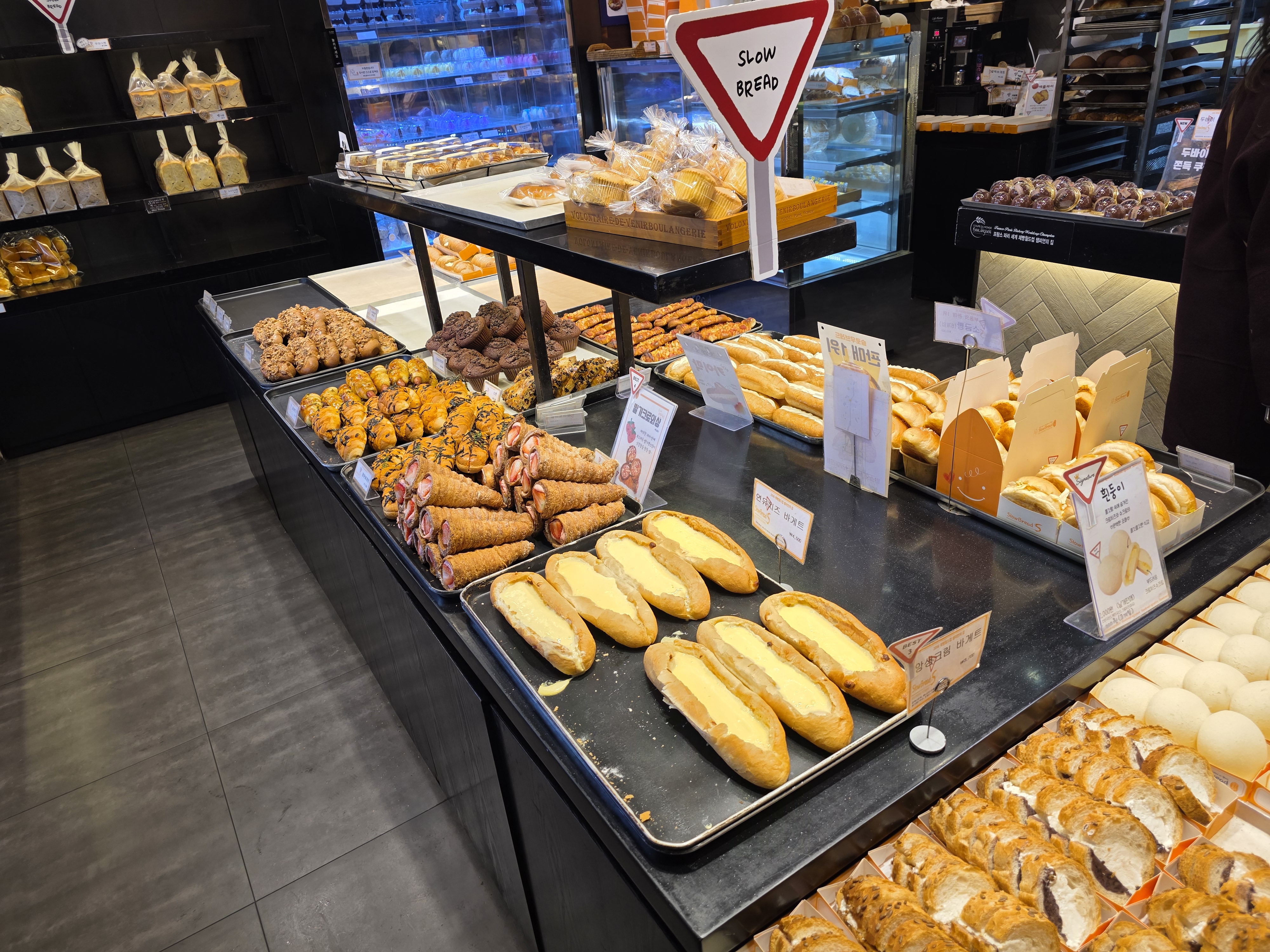 슬로우브레드 전민동 제빵 월드컵 우승 대표빵 소금빵 흰둥이 가격 주차 07