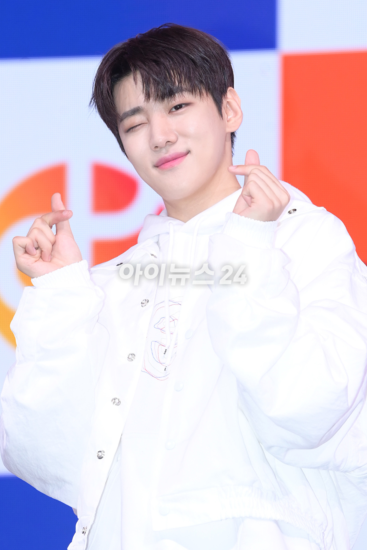 가수 재찬이 6일 오후 서울 광진구 예스24라이브홀에서 열린 DKZ 재찬의 첫 번째 미니앨범 &#39;제이씨팩토리(JCFACTORY)&#39; 발매 쇼케이스에 참석하고 있다. [사진=정소희 기자]