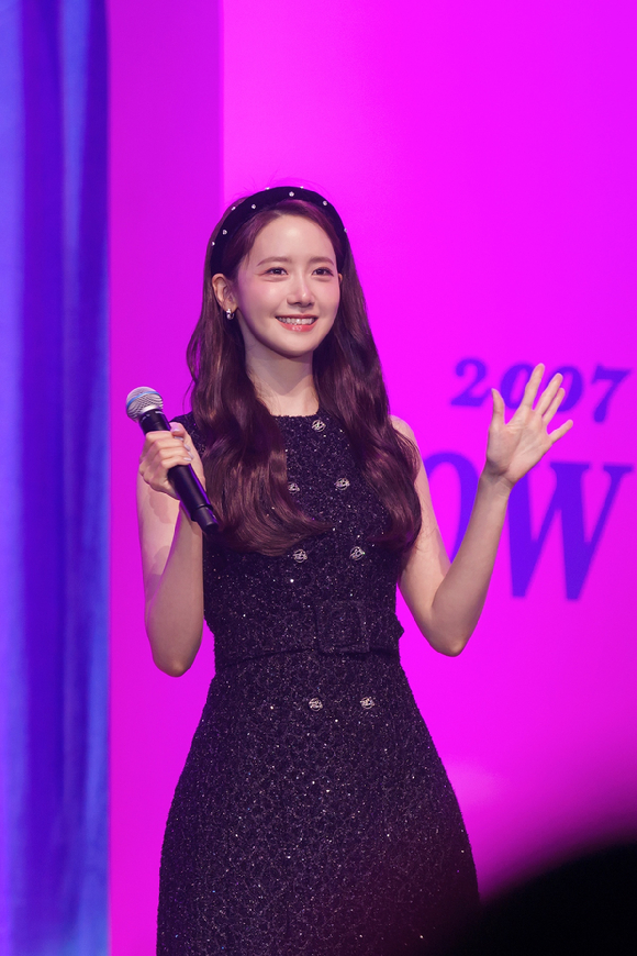 소녀시대 멤버이자 배우 임윤아가 &#39;YOONA FAN MEETING TOUR : YOONITE in HONG KONG&#39;(윤아 팬미팅 투어 : 유나이트 인 홍콩)에서 팬들을 만나고 있다. [사진=SM엔터테인먼트]