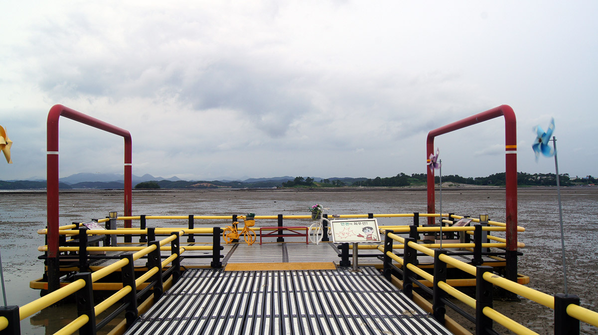 갯벌 탐방로(부잔교) 끝 지점.