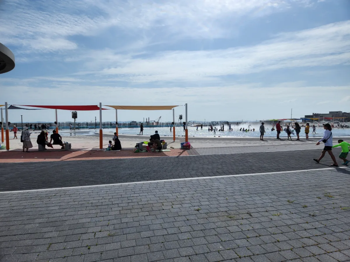 남당항 해양분수공원 그늘막 사진