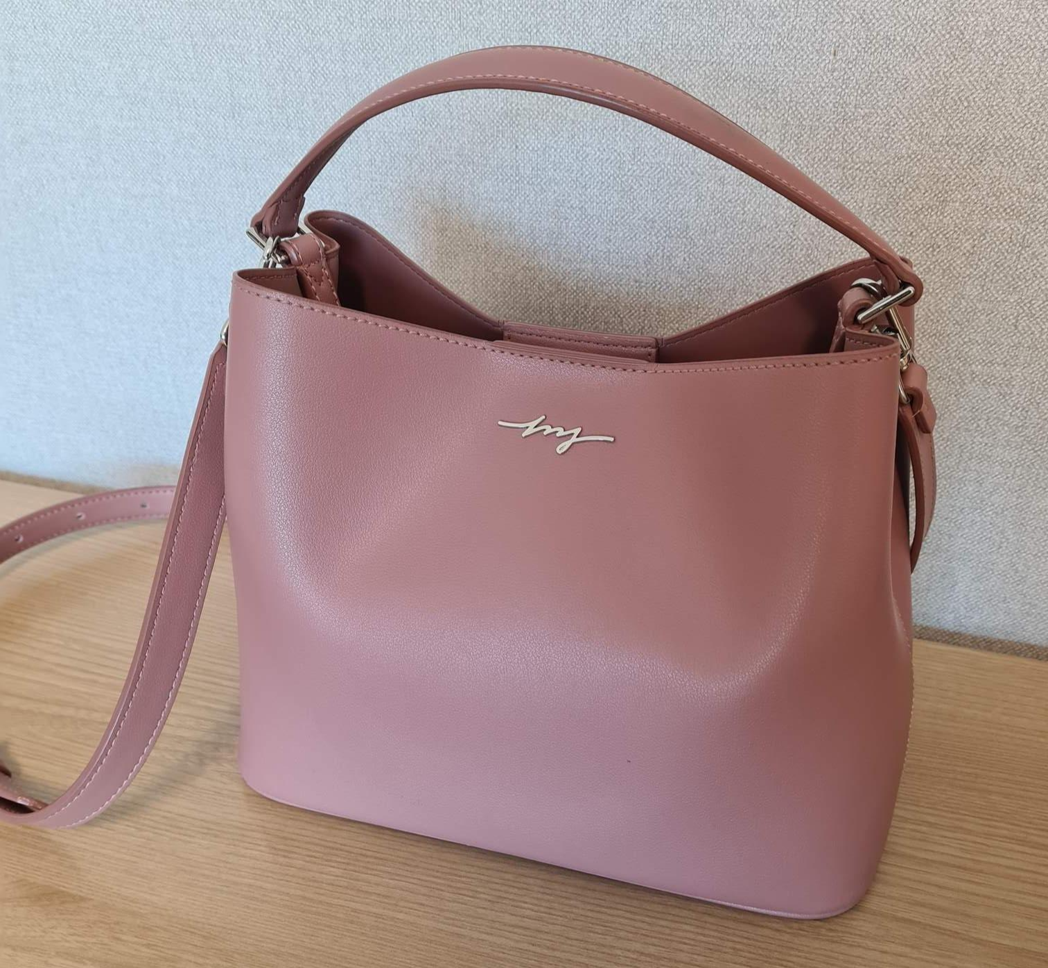 가방 모양이 흐트러지지 않은 모습