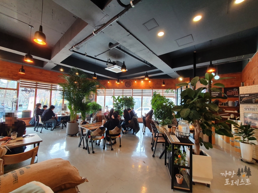 여훈커피 매장내부