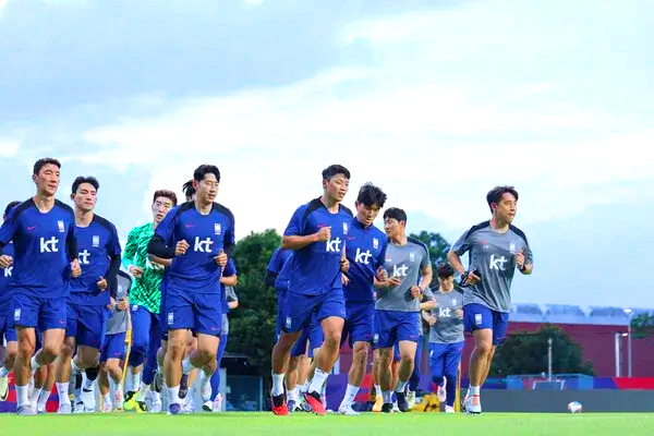 축구 국가대표팀과 김도훈 감독