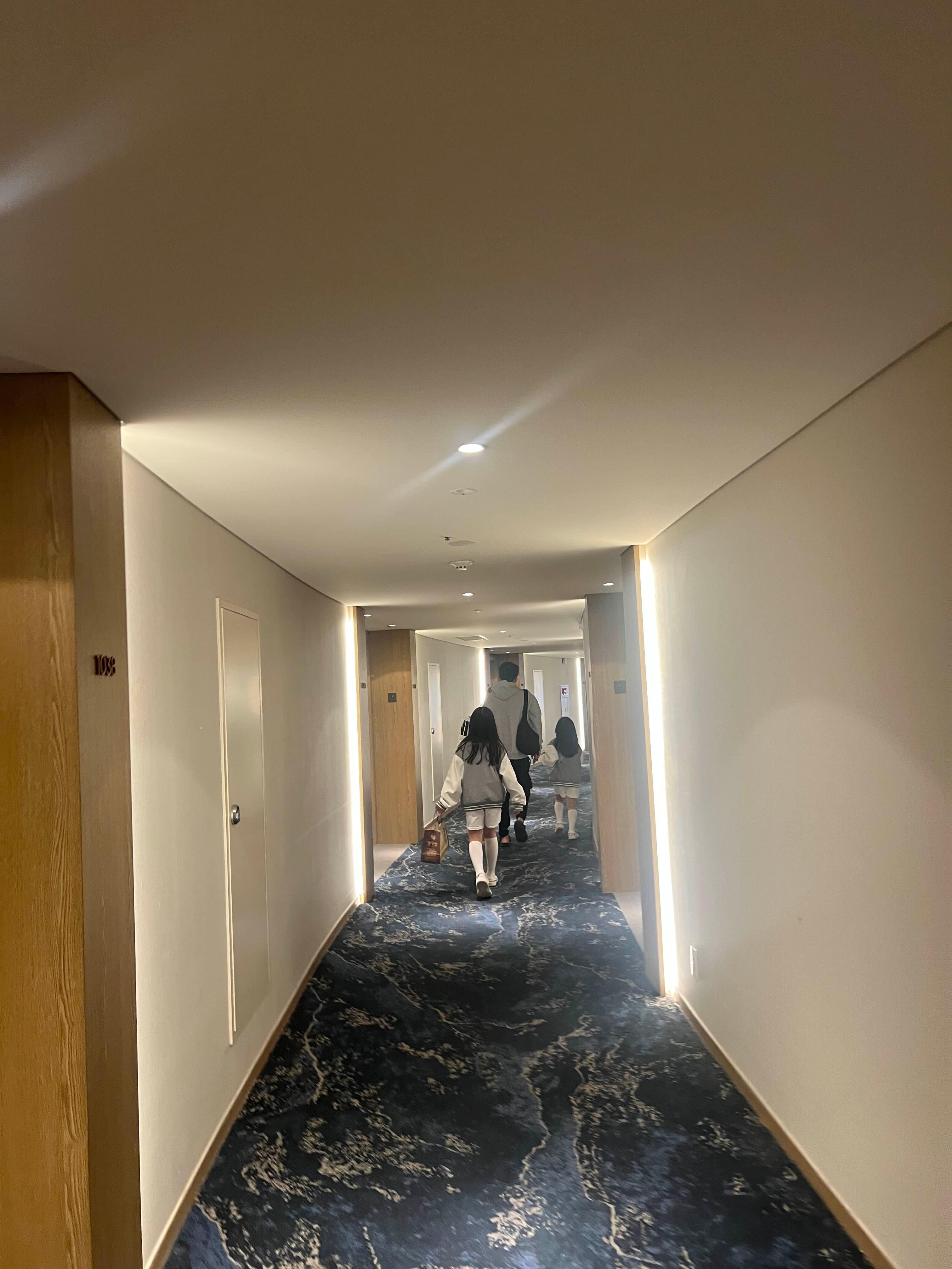 라한호텔 내부 복도, 룸으로 향하는 길