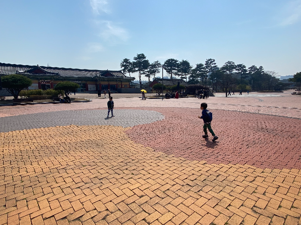 퇴계 이황과 율곡 이이는 왜 여전히 우리 지갑 속에? (한국 철학 산책)