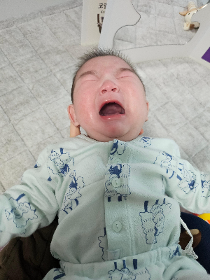 밤마다 우는 아기, 영아 산통일까? 배앓이 달래주는 하늘 자전거 마사지