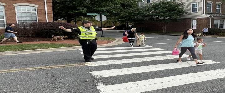 어린이보호구역 건널목 건너는 자리
