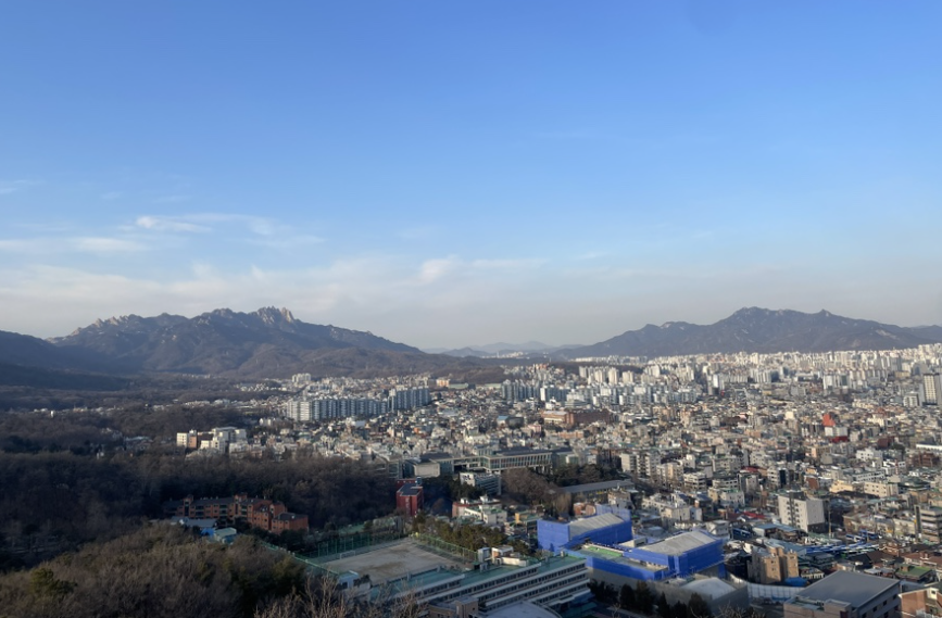 정상에서 내려다본 시내모습