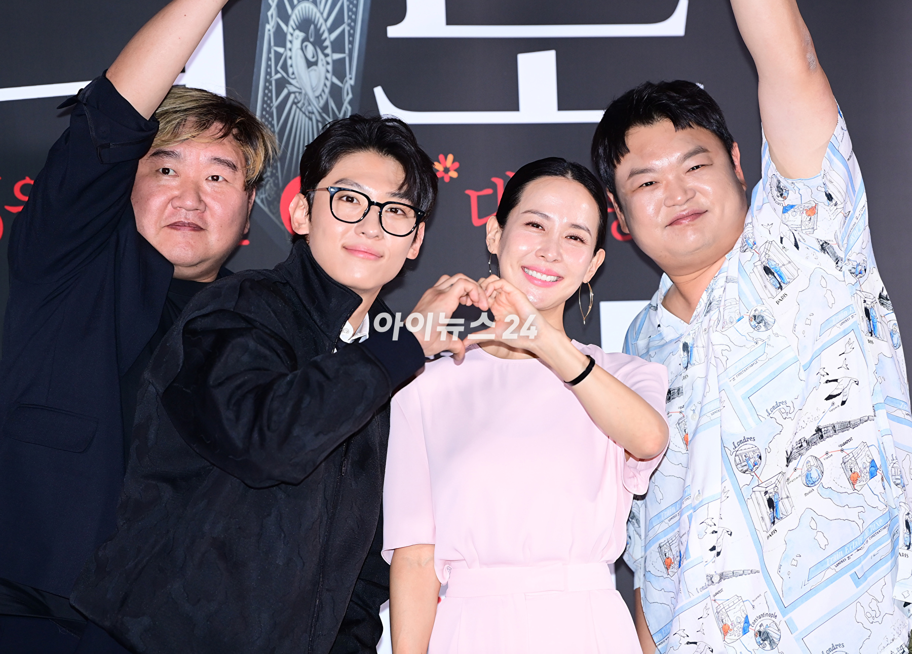 최병길 감독-김진영(덱스)-조여정-고규필이 12일 오후 서울 CGV 용산아이파크몰에서 열린 영화 '타로'(감독 최병길) 기자간담회에 참석하고 있다. [사진=정소희 기자]