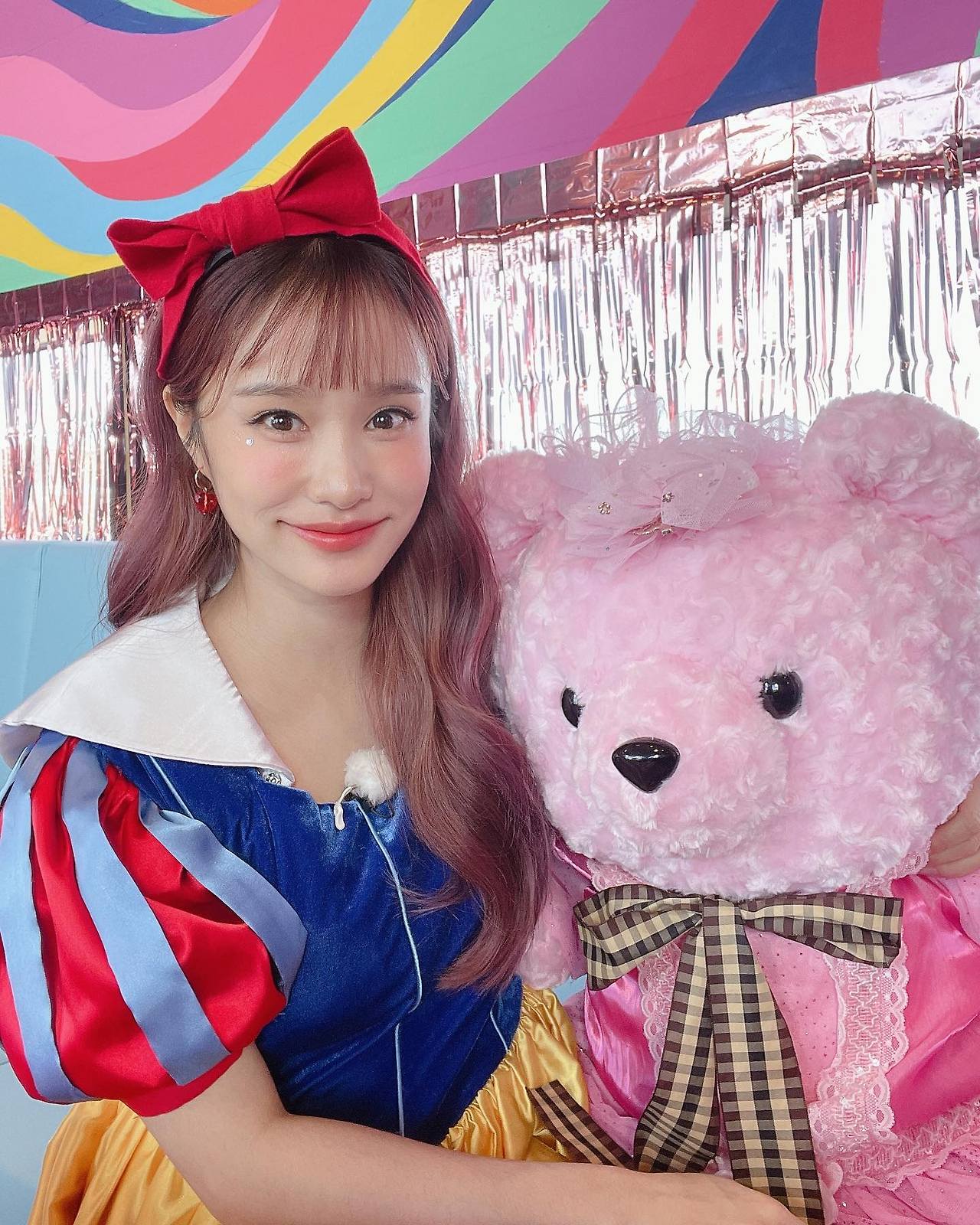 헤이지니 관련 활동 이미지, 전 직원 A씨와 헤이지니, 친구에서 직장 동료로