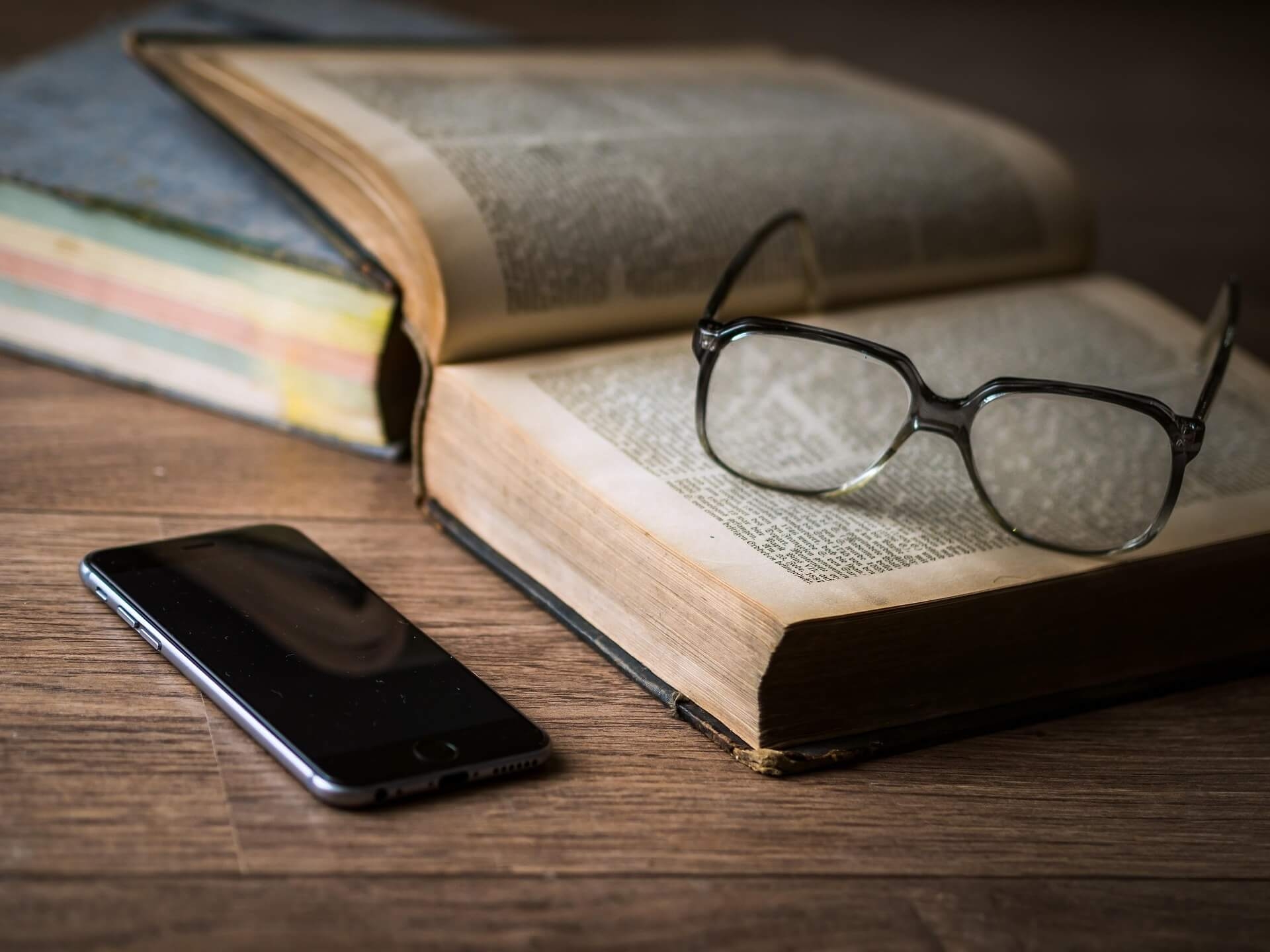 아무것도 하지 않았을 뿐인데 버려진 스마트기기 배터리가 줄어들었다: 자연 방전 과정 기록