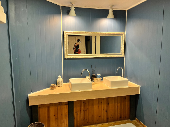 공용 화장실&amp;#44; 샤워장