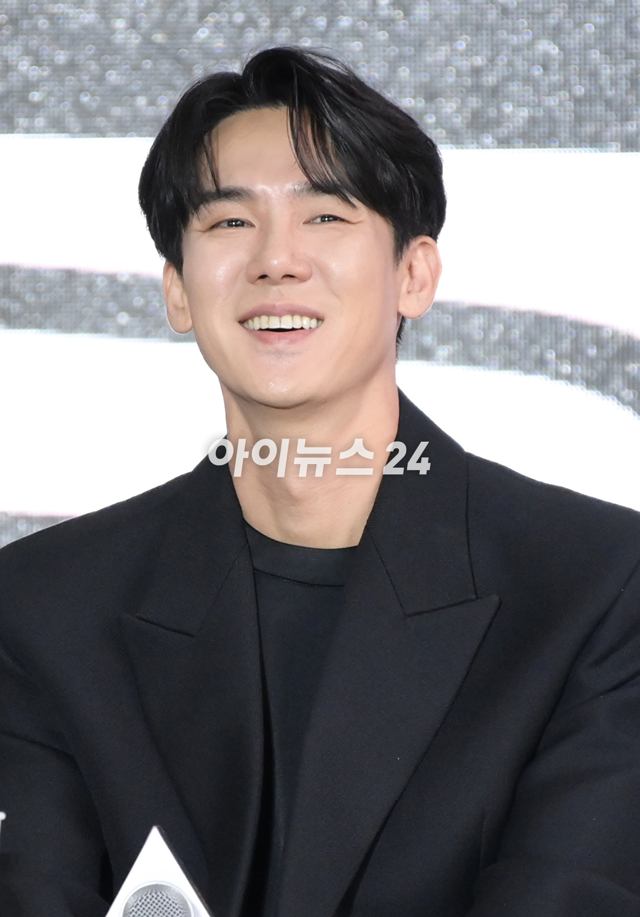 배우 유연석이 6일 오후 부산광역시 해운대구 영화의전당에서 진행된 제28회 부산국제영화제 '운수 오진 날' 오픈토크에 참석하고 있다. [사진=정소희 기자]