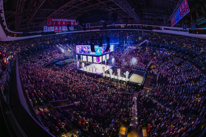 트와이스 북미 투어 55만 관객 돌파! K-팝 걸그룹 역대 최다 기록 및 일본 국립경기장 최초 입성 총정리