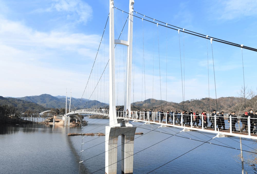 부항댐 출렁다리
