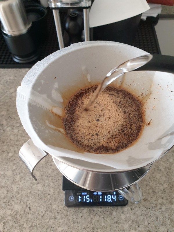 3차 푸어 물을 넣기 시작한 모습이다.