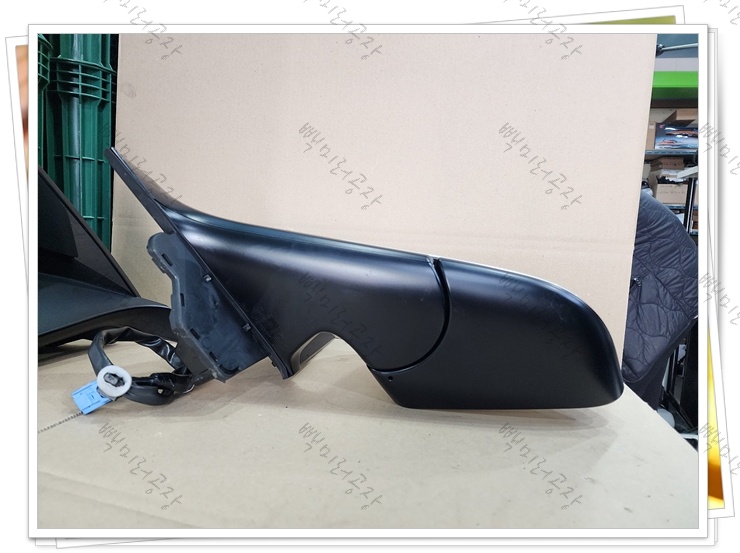 테슬라 모델Y 주니퍼 중고 사이드미러 하단부