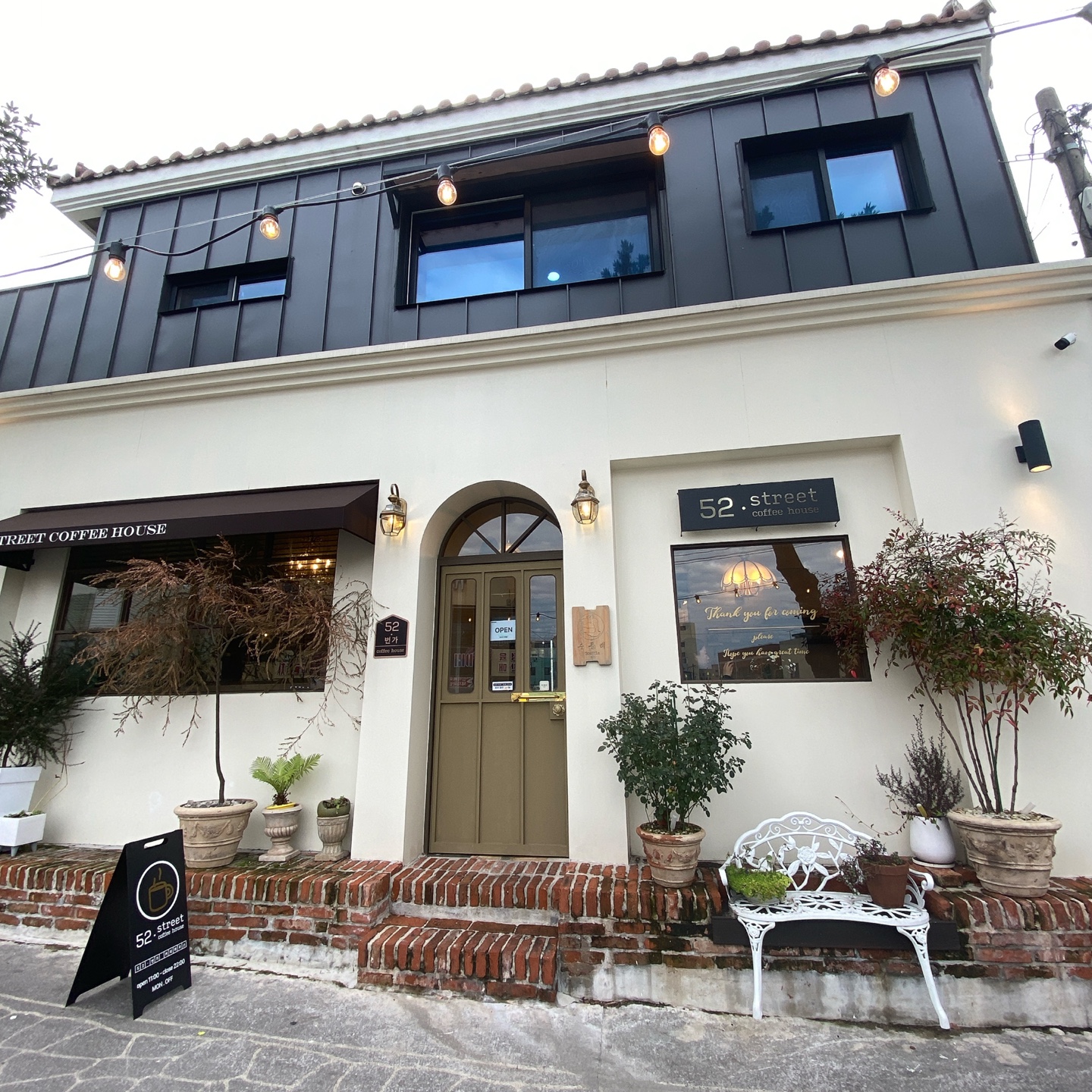 제주 삼성혈 도남 52번가 커피하우스 컵플레 케이크 런던크림커피 카페