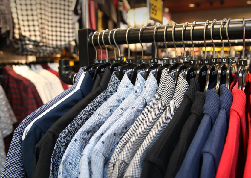 옷 진열 된 모습