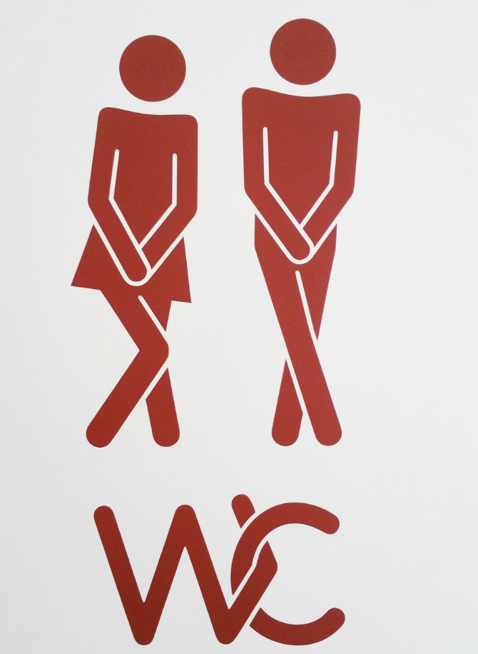 소변을 참는 화장실 마크