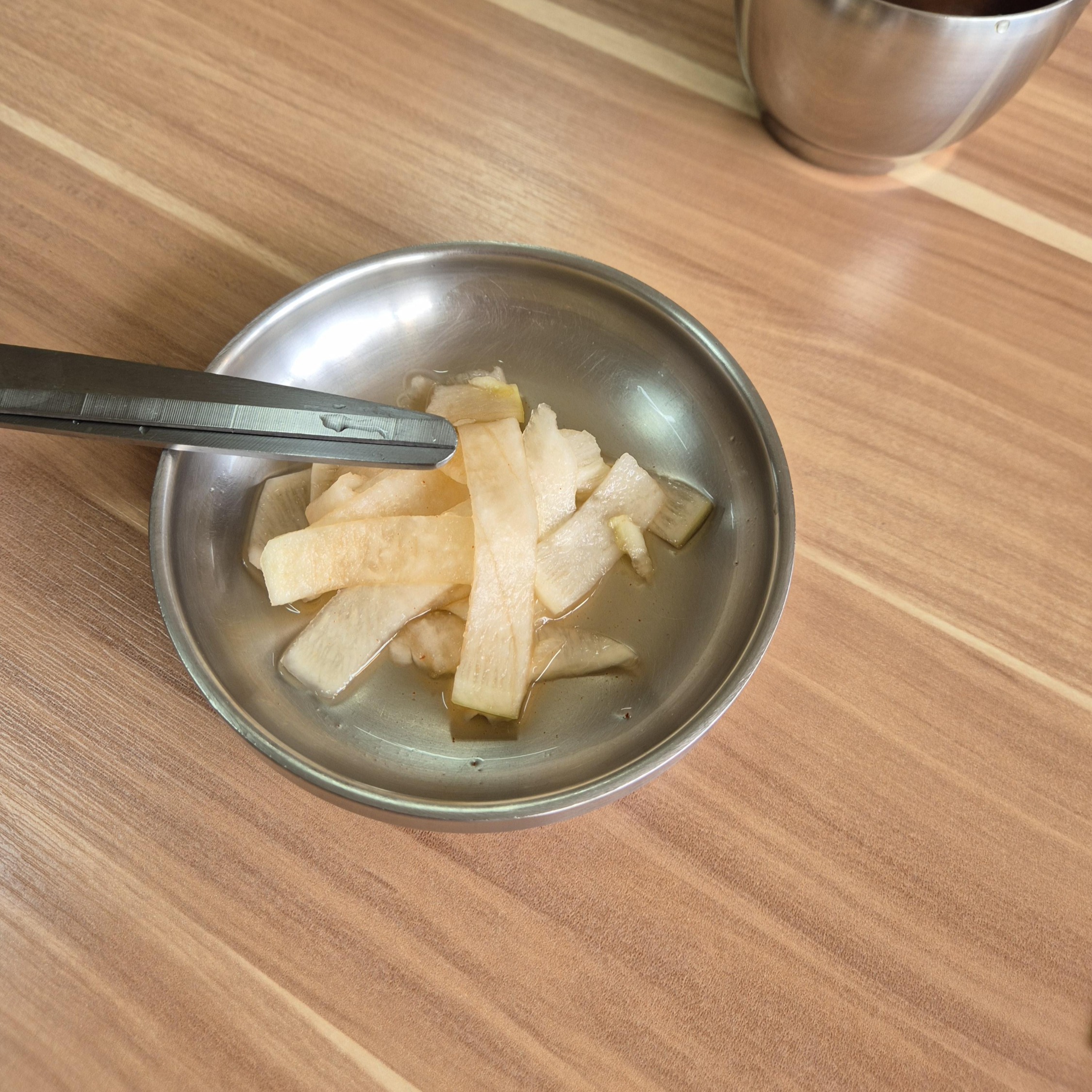 경주 현대 밀면 반찬 아삭이 무김치