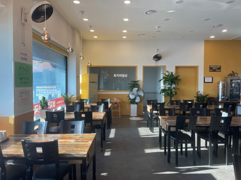 봉담 수기리 맛집 융건릉 비빔국수 - 매장 내부