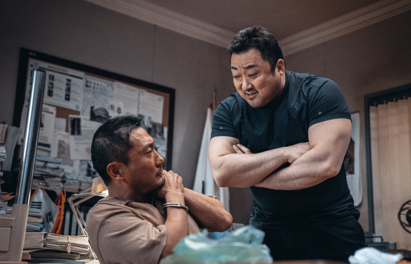 종훈을 취조하는 마석도