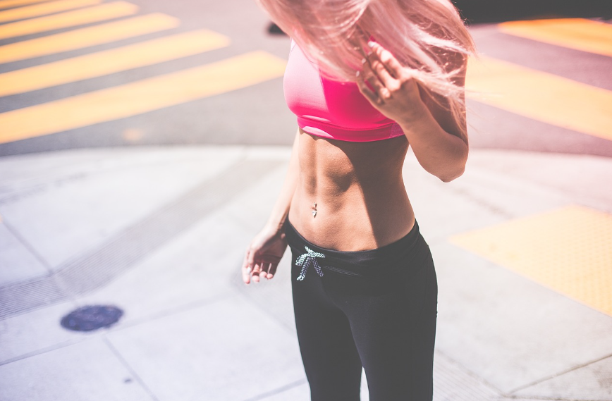 날씬한 여자 복근