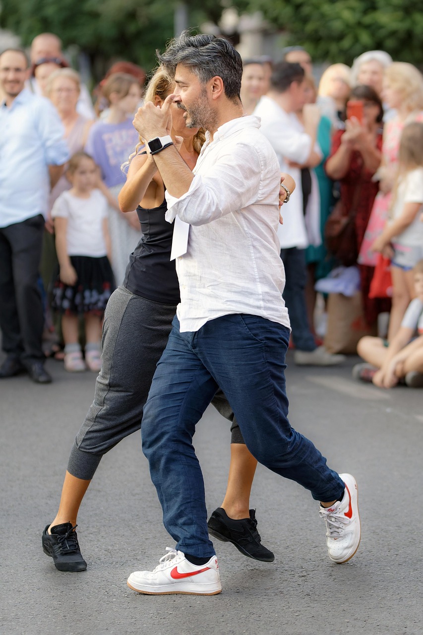 아르헨티나 탱고의 크루사다 (Cruzada): 발을 교차하는 동작