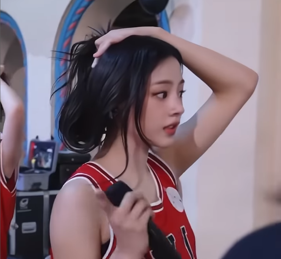 뉴진스 민지 공연 뒤 모습