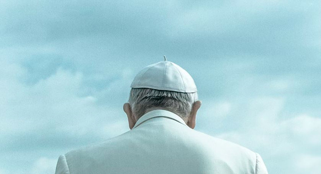 출처: unsplash 제공, 교황 뒷모습