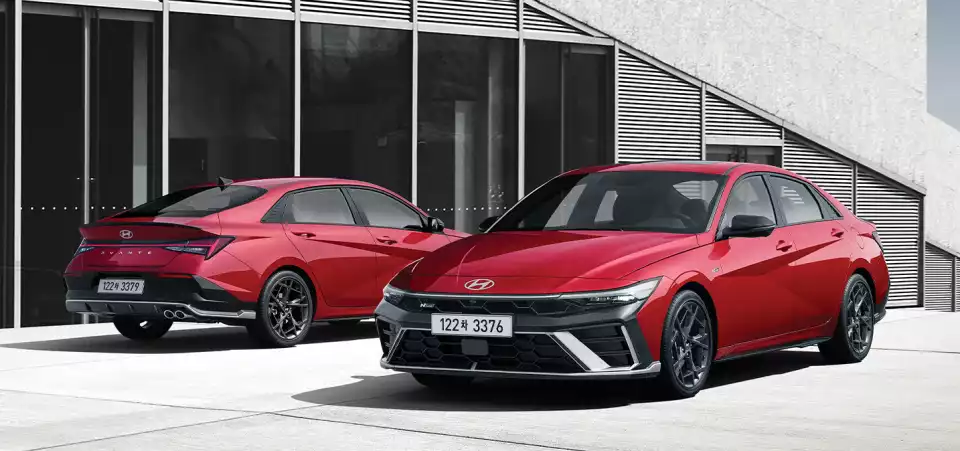 더 뉴 아반떼 N 라인의 전면과 후면입니다(출처 : 현대자동차).