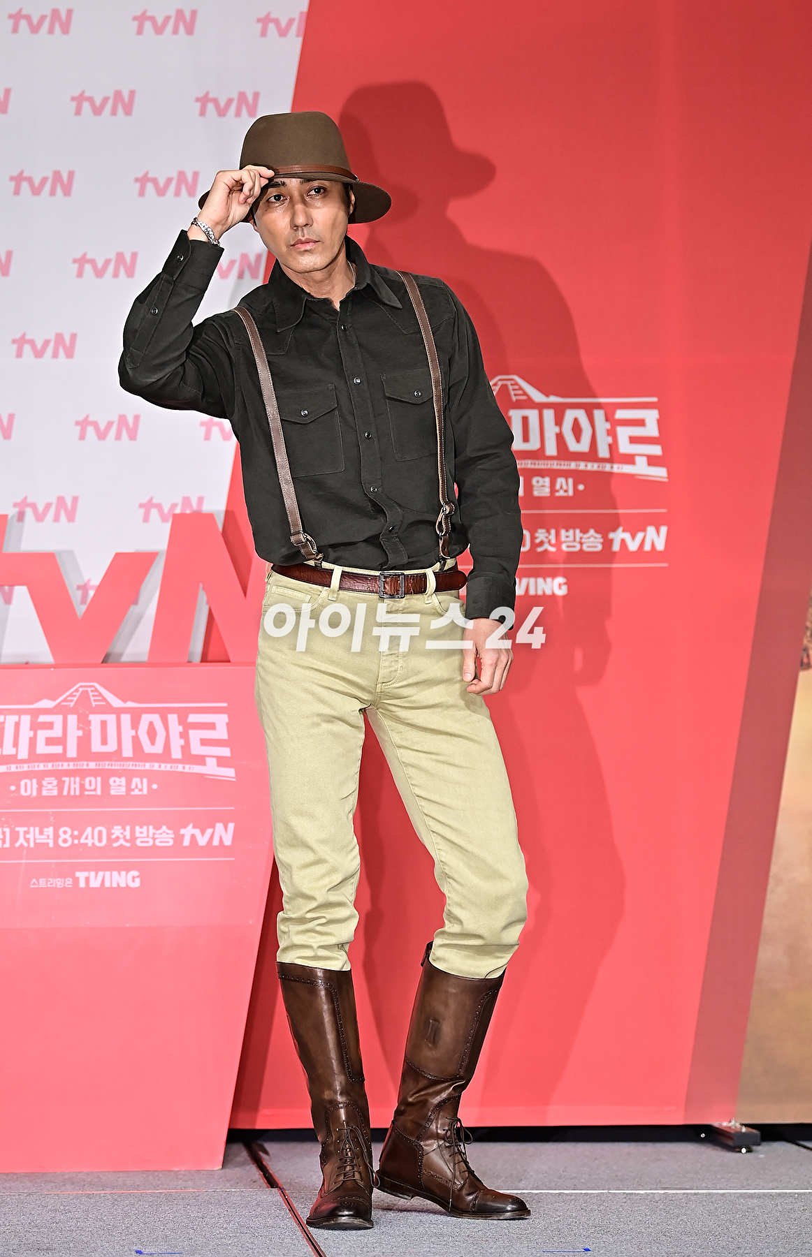 배우 차승원이 1일 오후 서울 마포구 서울가든호텔에서 열린 tvN '형따라 마야로 : 아홉 개의 열쇠' 제작발표회에서 포토타임을 갖고 있다. [사진=곽영래 기자]