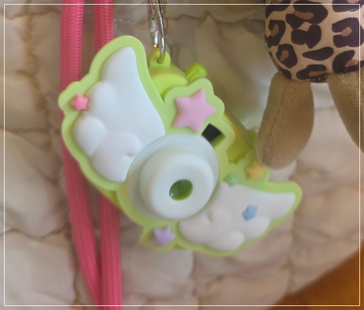 메가커피날개키링