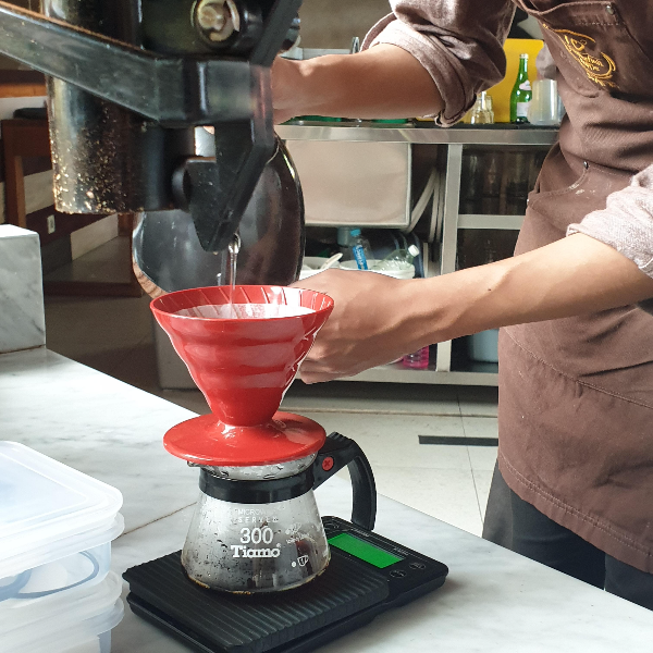 발리 카페 투어: 짐바란(Jimbaran) 지역의 70 Fahrenheit Koffie CAFE_핸드 드립