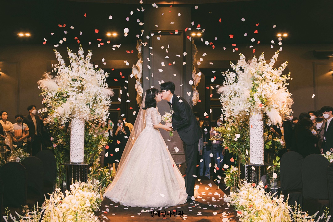 일산 엠시티 컨벤션 웨딩홀 본식스냅 플라워샤워 빛새김