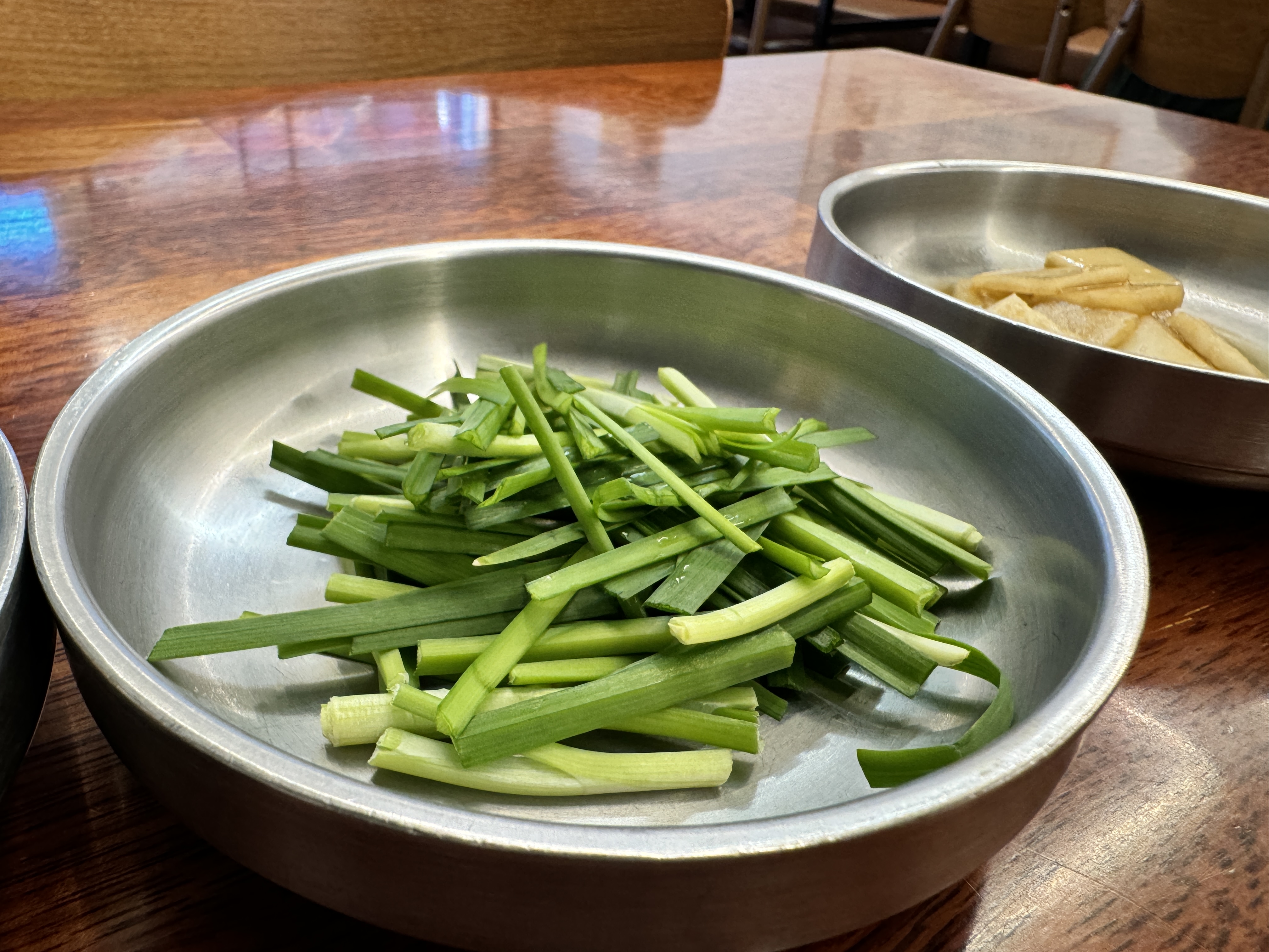 교대역 맛집 담미온 기본찬 부추 경상도 말로 정구지