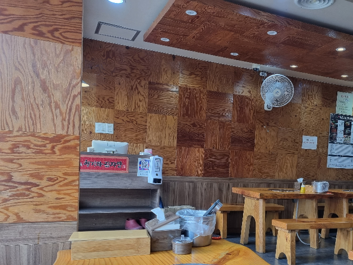 감자탕집 인테리어