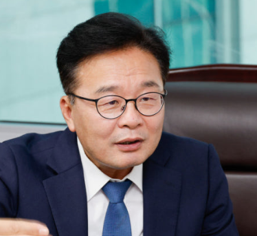 김우영 국회의원 프로필
