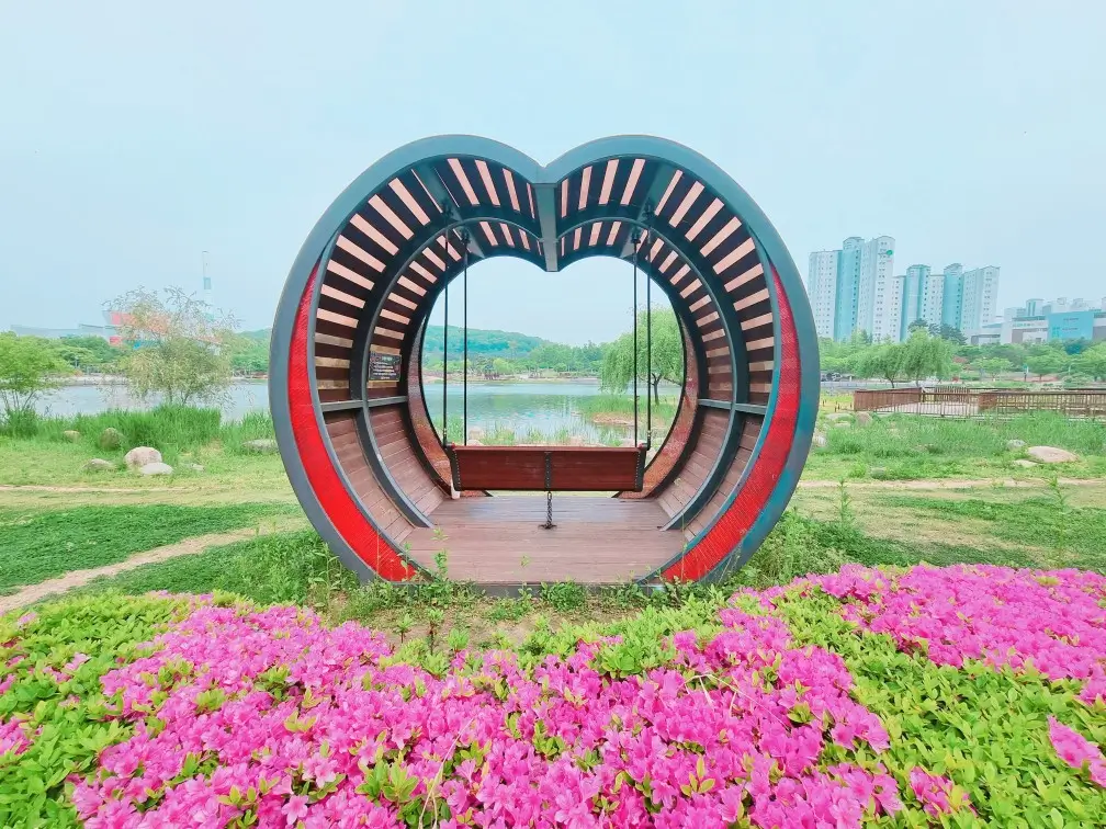 아이와 가기 좋은 곳 - 5월의 장미가 기다려지는 도심 속 김포호수공원