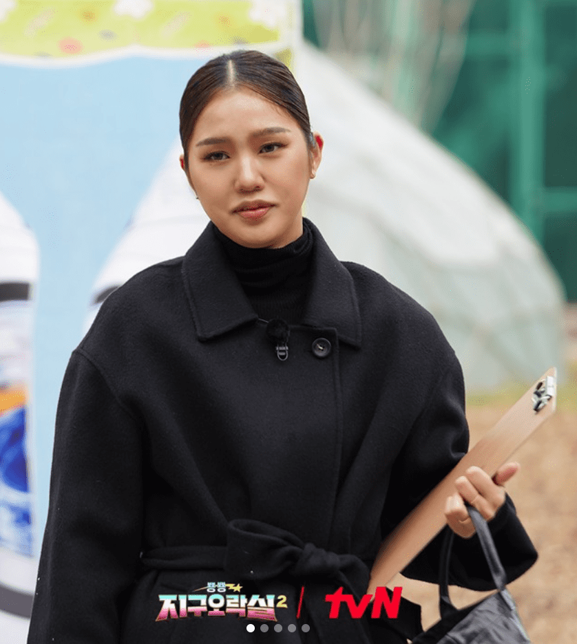 검은 코트를 입은 미미