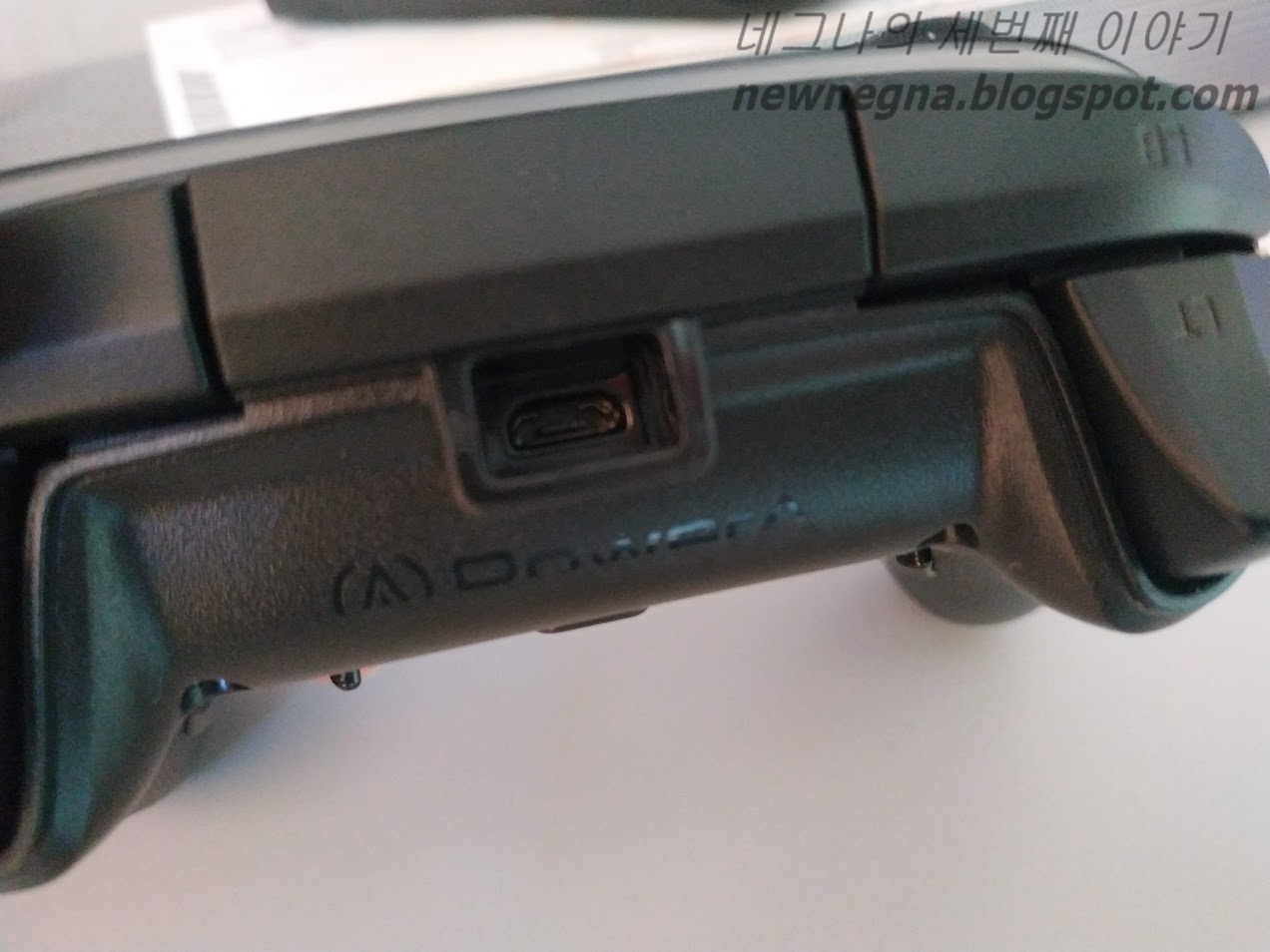 구형 마이크로를 사용하는 패드.