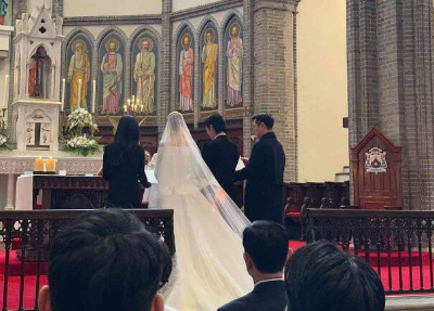 김동욱과-아내-스텔라-김-결혼식