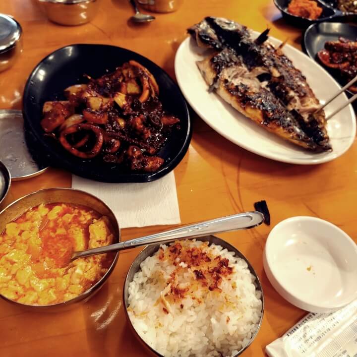 고등어구이-오징어볶음-그리고-공기밥