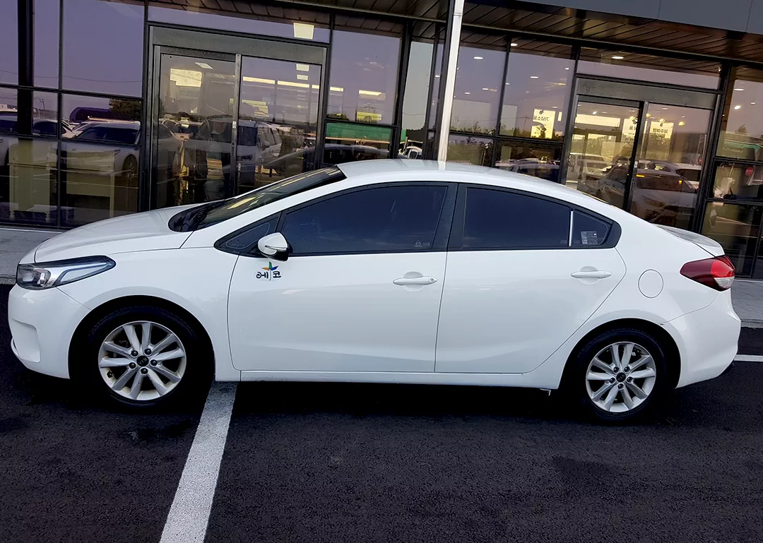 제주도 렌터카 인수 받을 땐 꼼꼼히 살펴보는 사진.