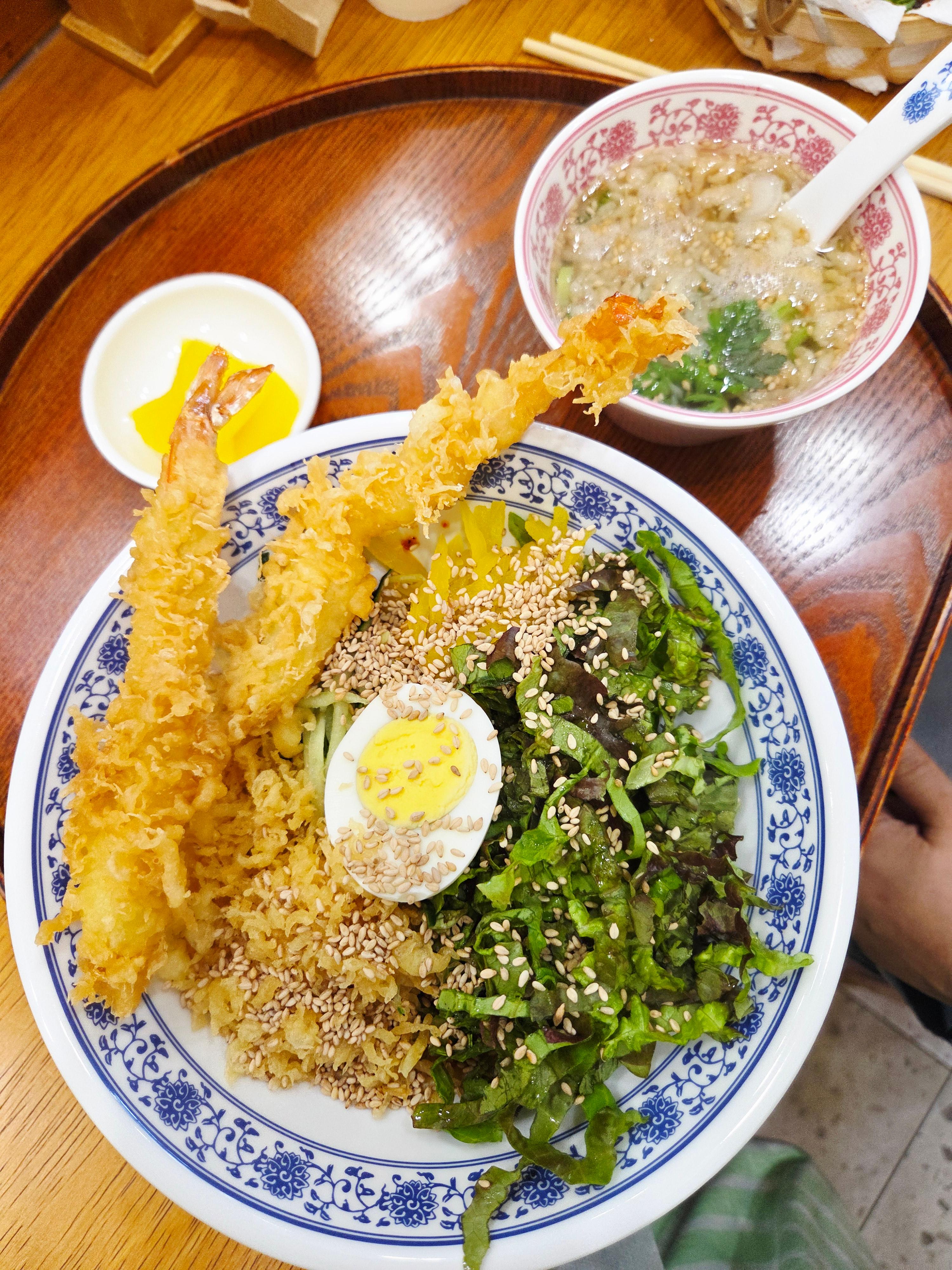 어디서도 맛본적 없는 비빔소스로 만든 새비가락(비빔우동)