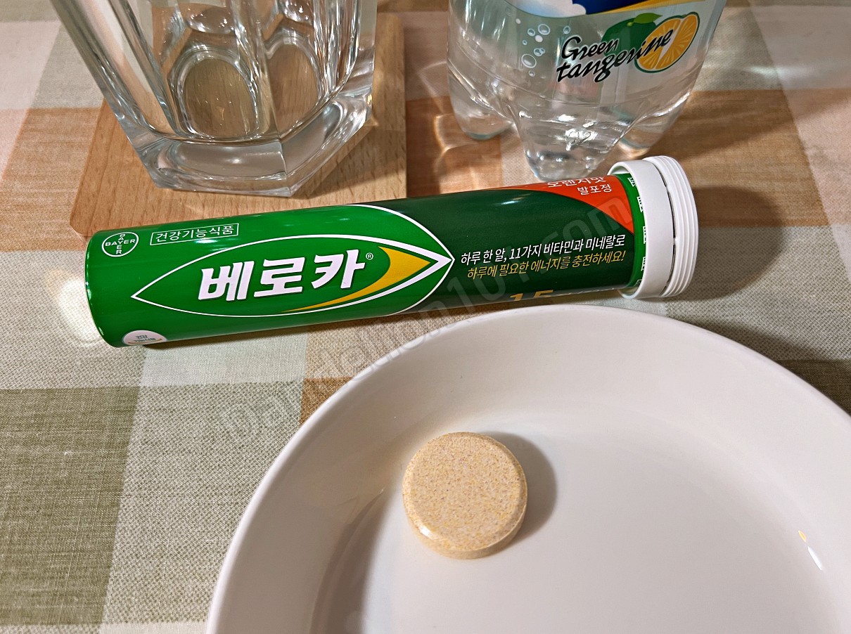 바이엘 발포비타민 베로카 (BAYER Berocca) 캔과 알약 사진