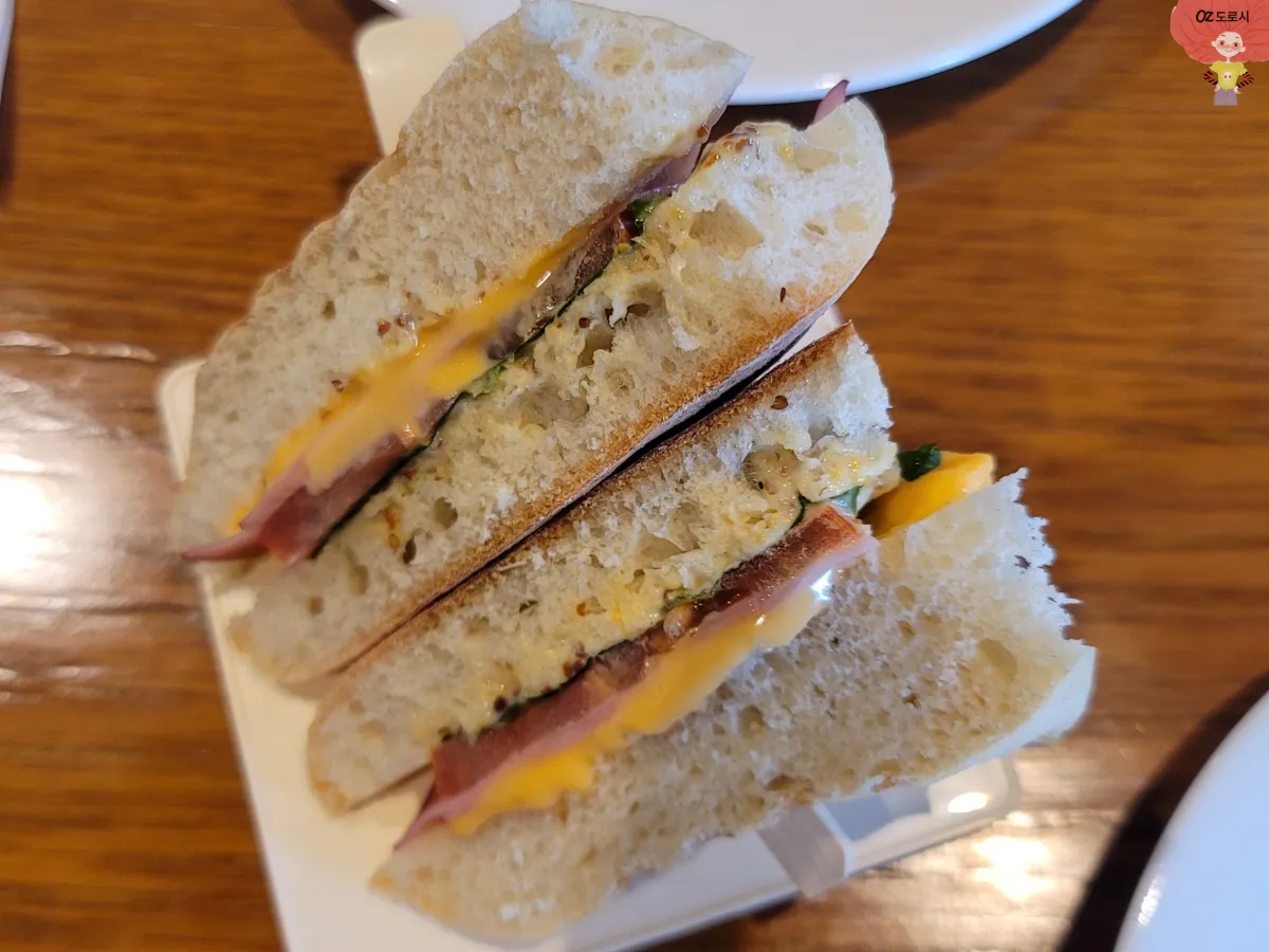 인천-중구-영종도-네스트호텔-쿤스트라운지-애트터눈-티-세트-파니니-샌드위치